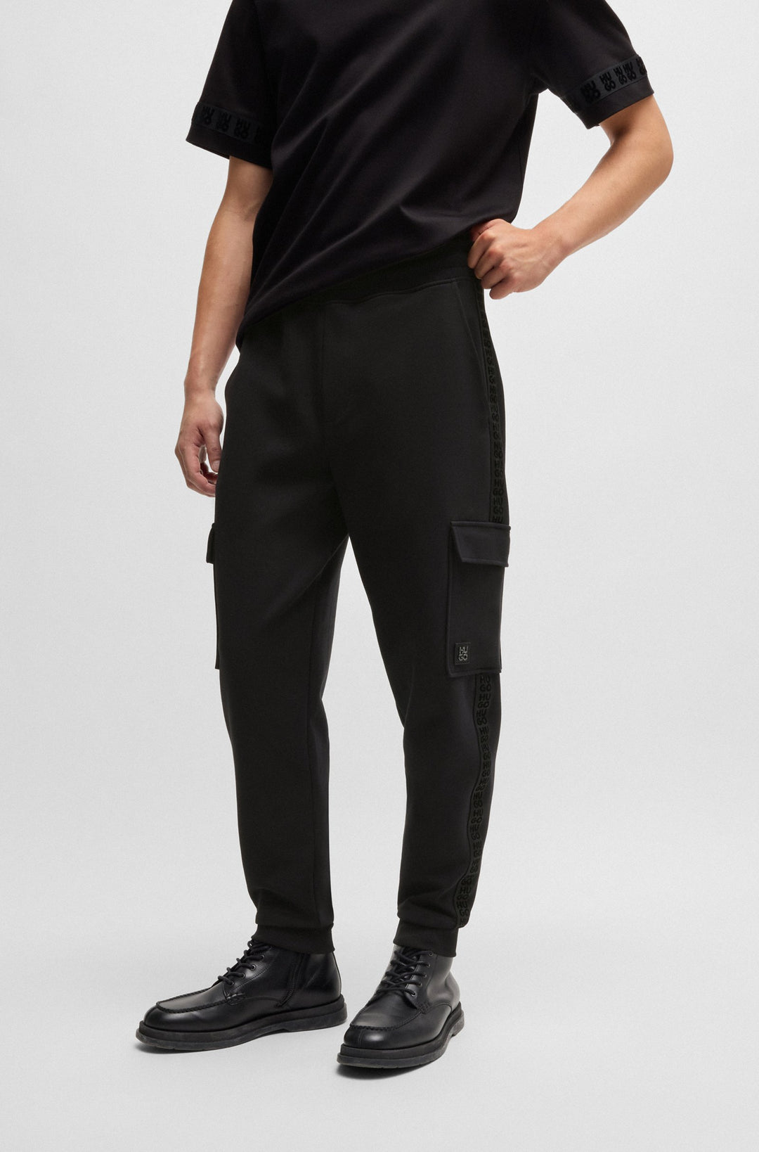 HUGO Jogging Pants Relaxed Fit in Cotton Mix - DISLAND 10254770 01-50521407- Concorde Fashion#color_black-001